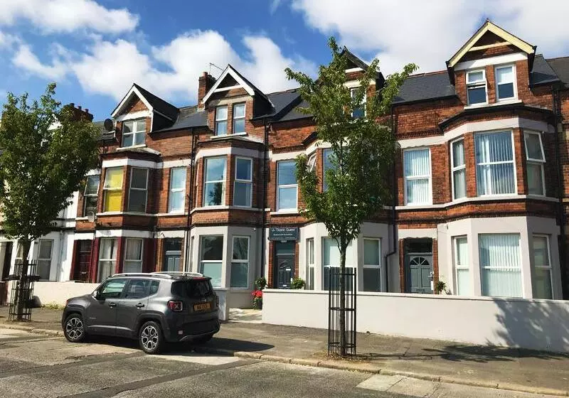 تختخواب و صبحانه Titanic Guest Boutique, 4 Star Accommodation