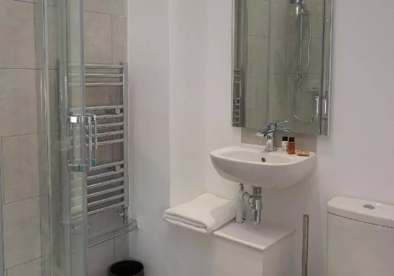 تختخواب و صبحانه Titanic Guest Boutique, 4 Star Accommodation