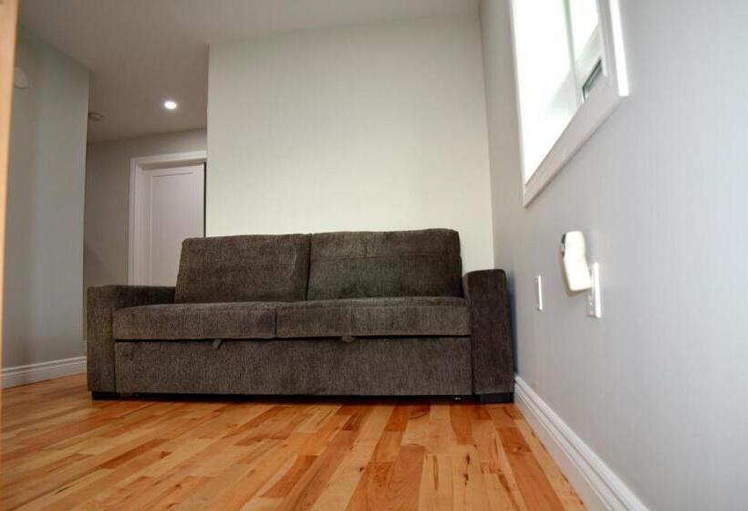 پانسیون Aurora Guest House