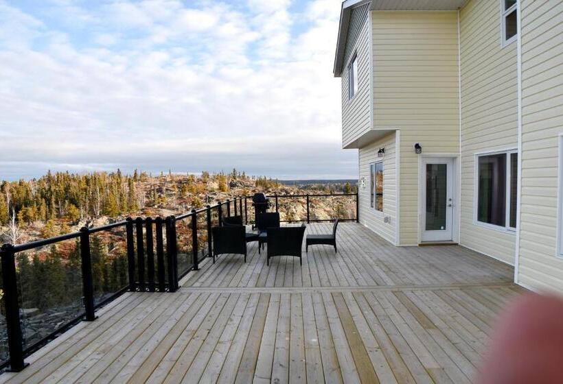 پانسیون Aurora Guest House