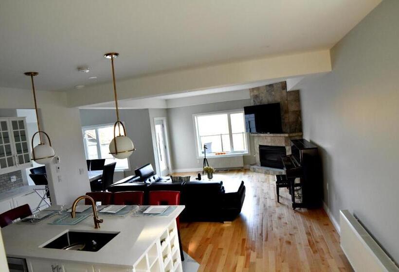 پانسیون Aurora Guest House