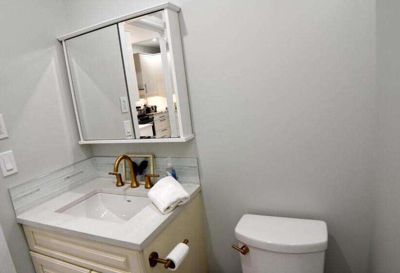 پانسیون Aurora Guest House