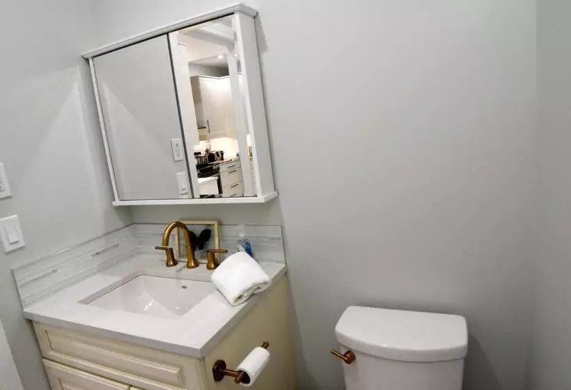 پانسیون Aurora Guest House