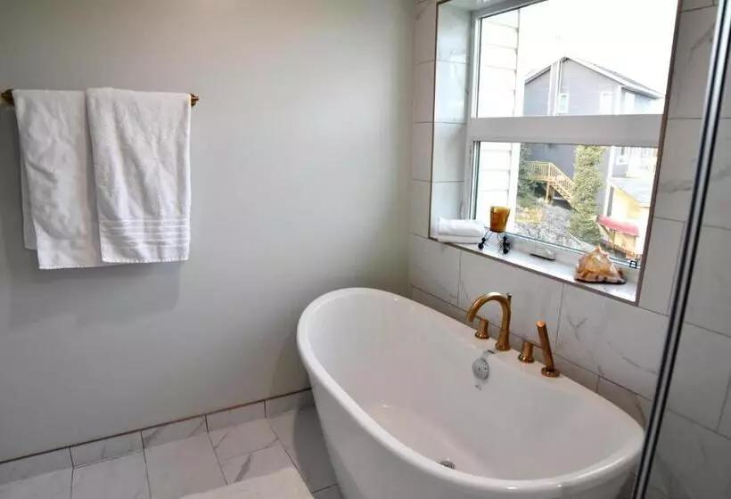 پانسیون Aurora Guest House