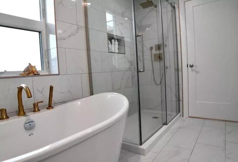 پانسیون Aurora Guest House