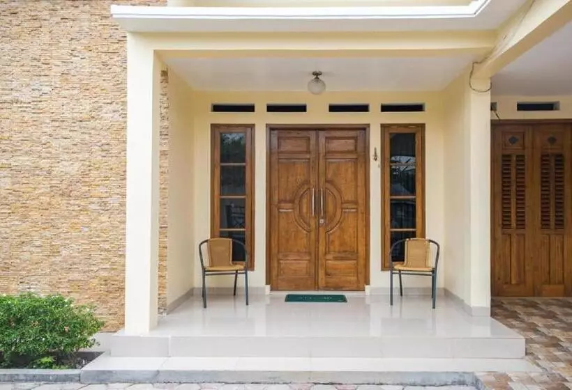 ペンション Reddoorz Syariah Near Grand Kota Bintang