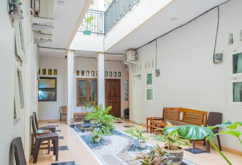 פנסיון Reddoorz Syariah Near Grand Kota Bintang