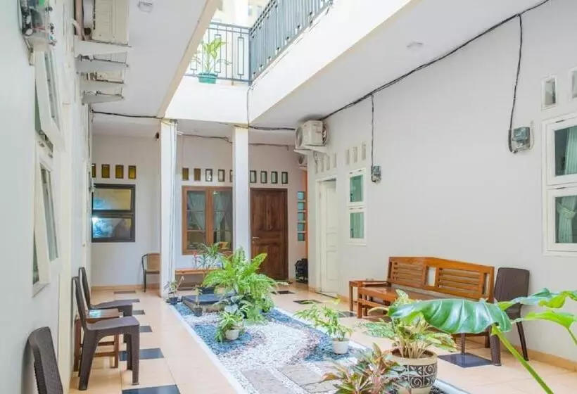 ペンション Reddoorz Syariah Near Grand Kota Bintang