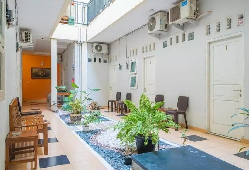 ペンション Reddoorz Syariah Near Grand Kota Bintang