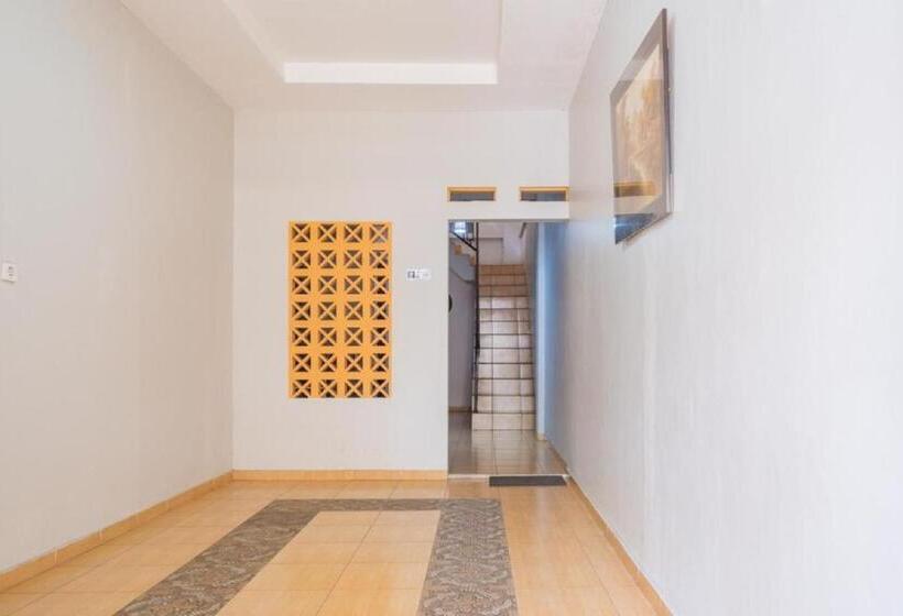 פנסיון Reddoorz Syariah Near Grand Kota Bintang