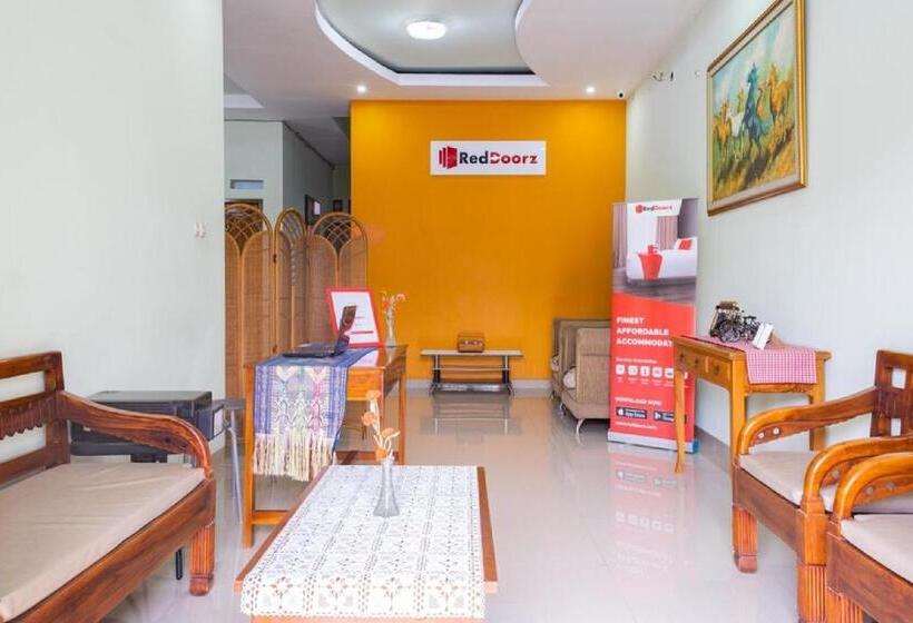 פנסיון Reddoorz Syariah Near Grand Kota Bintang