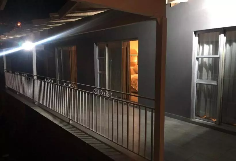 Aamiaismajoitus (B&B) 8 On Acacia Guesthouse