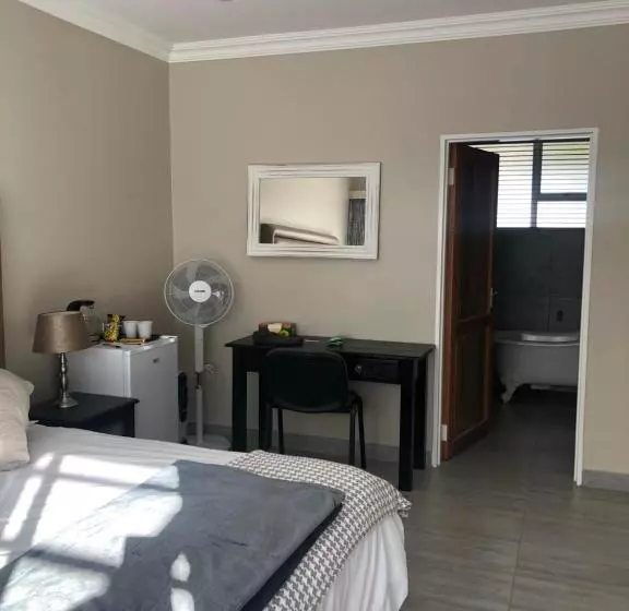 Aamiaismajoitus (B&B) 8 On Acacia Guesthouse