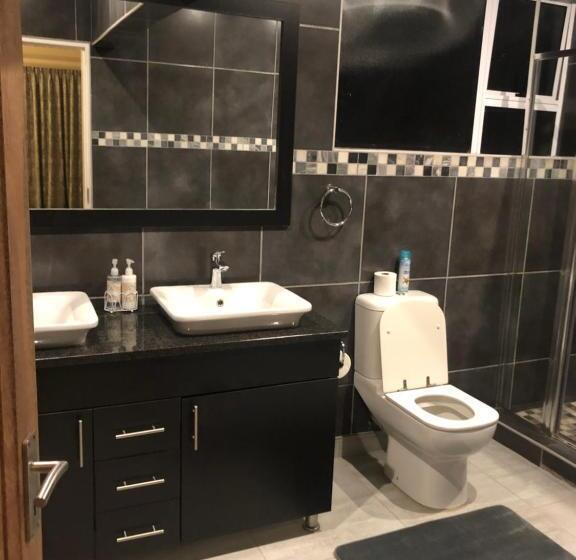 مبيت وإفطار 8 On Acacia Guesthouse