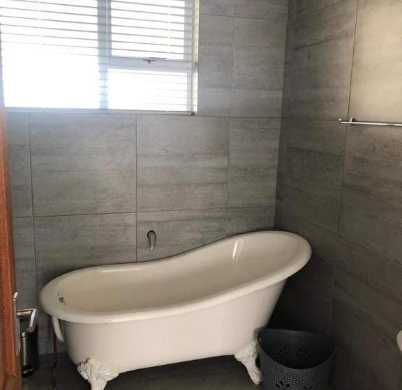 مبيت وإفطار 8 On Acacia Guesthouse