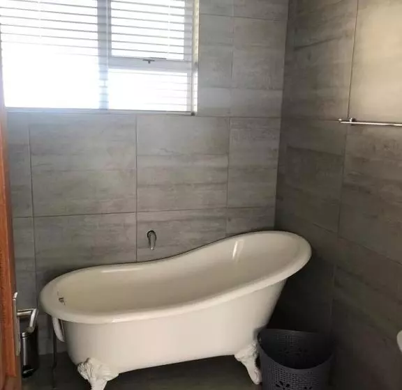 Aamiaismajoitus (B&B) 8 On Acacia Guesthouse