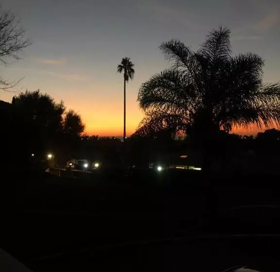 Aamiaismajoitus (B&B) 8 On Acacia Guesthouse