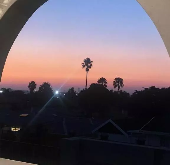 Aamiaismajoitus (B&B) 8 On Acacia Guesthouse