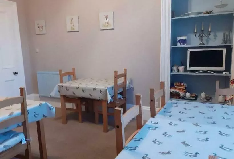 تختخواب و صبحانه Bank House