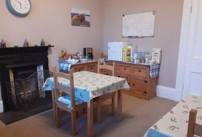 تختخواب و صبحانه Bank House