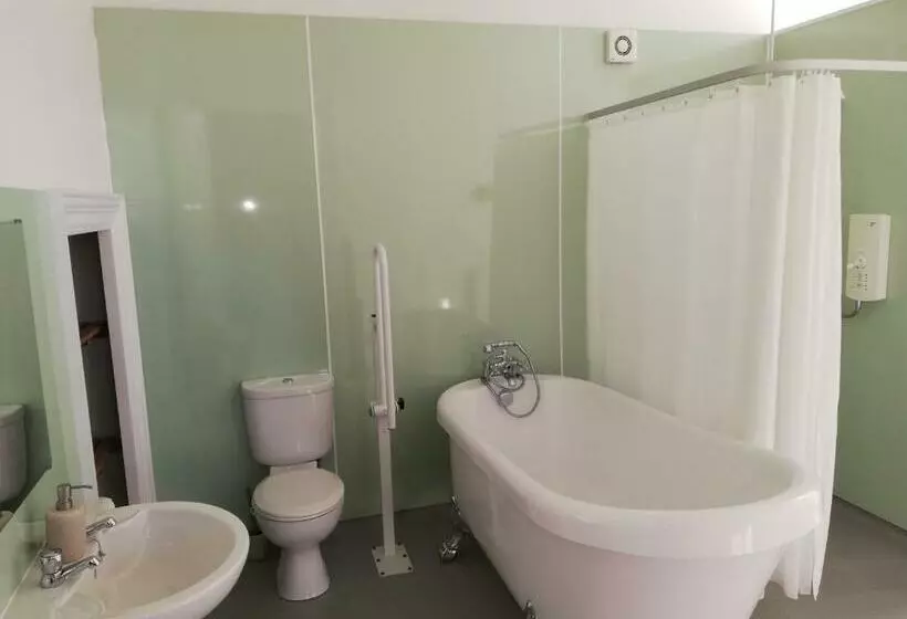 تختخواب و صبحانه Bank House