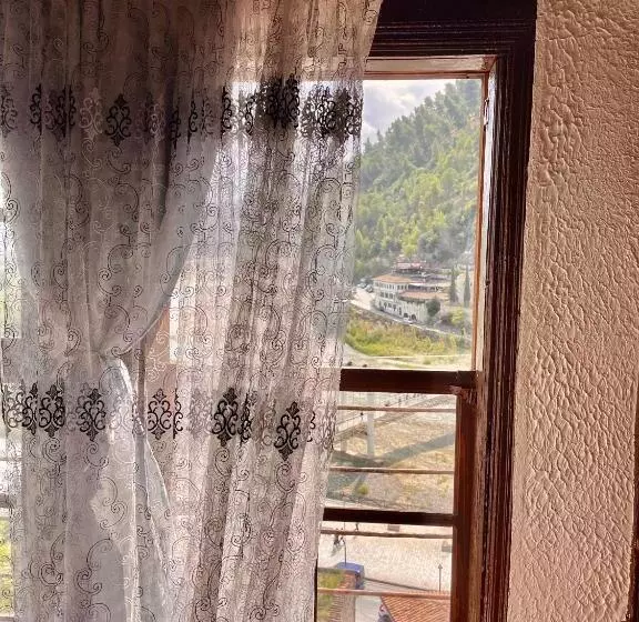 تختخواب و صبحانه Guest House Semani