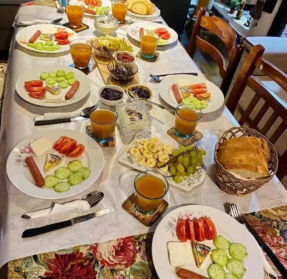 تختخواب و صبحانه Guest House Semani