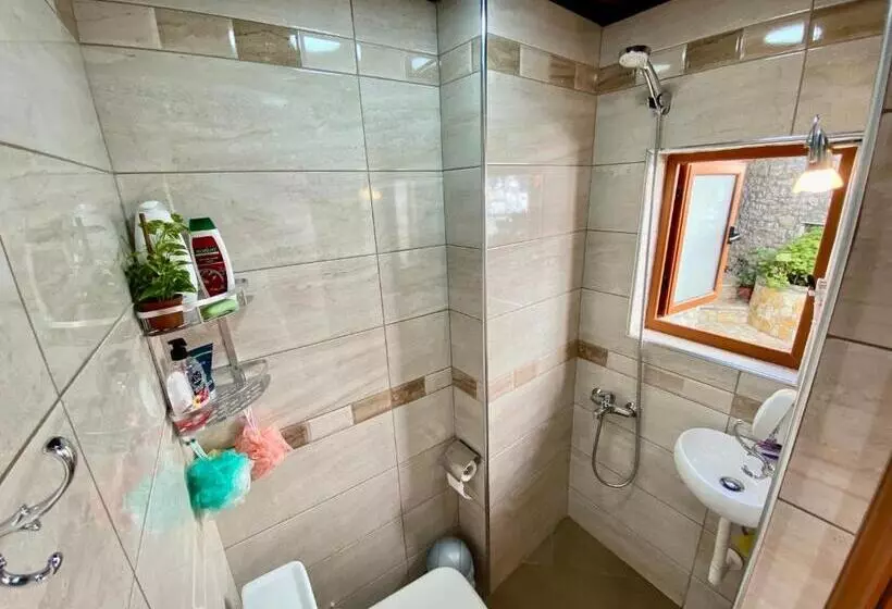 تختخواب و صبحانه Guest House Semani