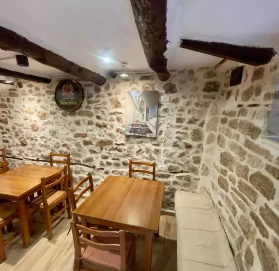 تختخواب و صبحانه Guest House Semani