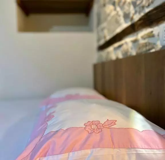 تختخواب و صبحانه Guest House Semani