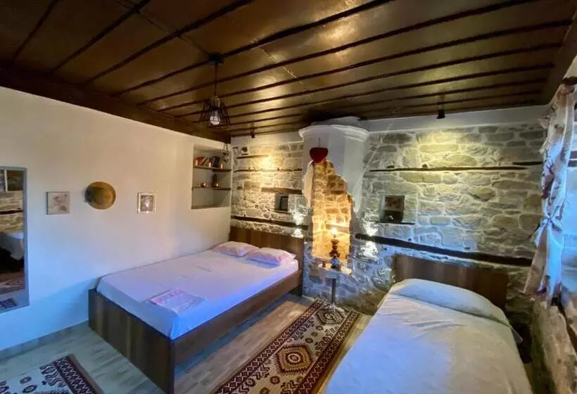 تختخواب و صبحانه Guest House Semani