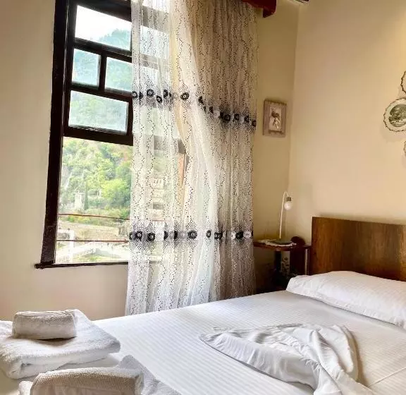تختخواب و صبحانه Guest House Semani