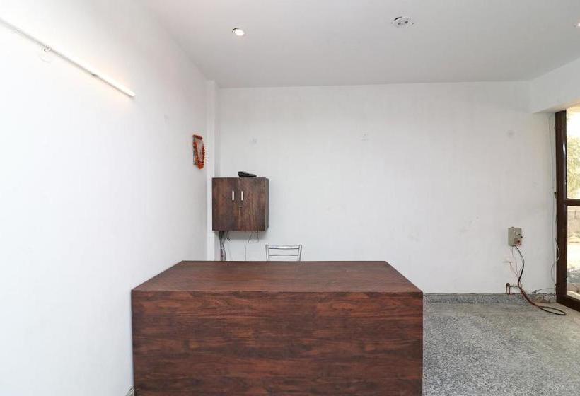 בית מלון כפרי Capital O 43252 The Avenue Stay