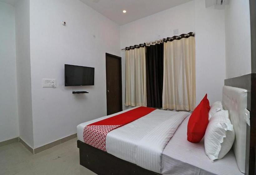 בית מלון כפרי Capital O 43252 The Avenue Stay