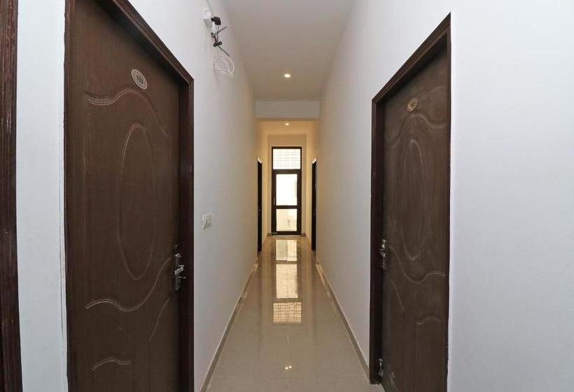 בית מלון כפרי Capital O 43252 The Avenue Stay