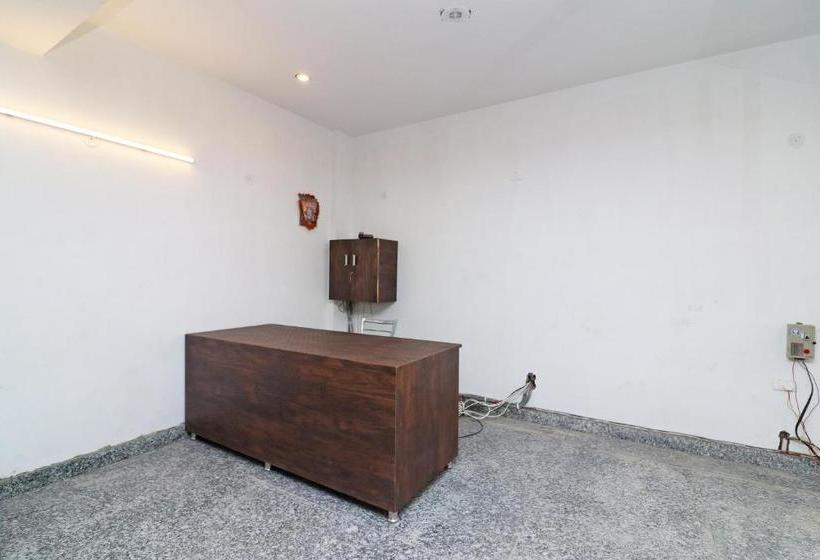 בית מלון כפרי Capital O 43252 The Avenue Stay