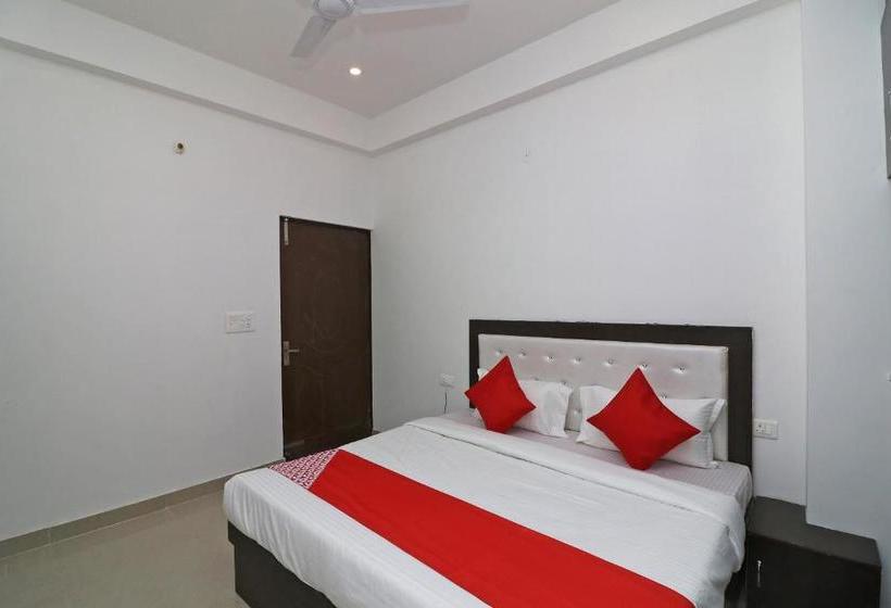 בית מלון כפרי Capital O 43252 The Avenue Stay