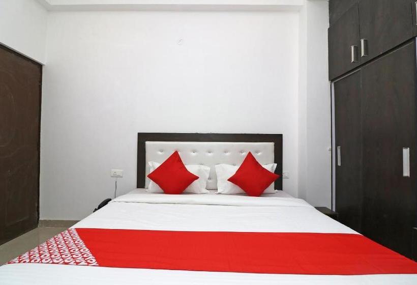 בית מלון כפרי Capital O 43252 The Avenue Stay