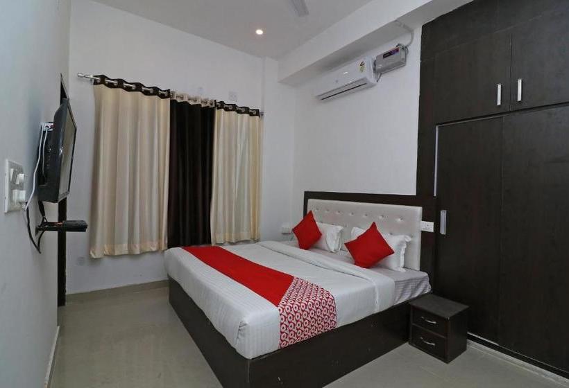 בית מלון כפרי Capital O 43252 The Avenue Stay