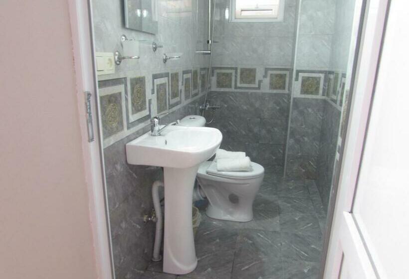 Pension (Hôtel basse catégorie) Super