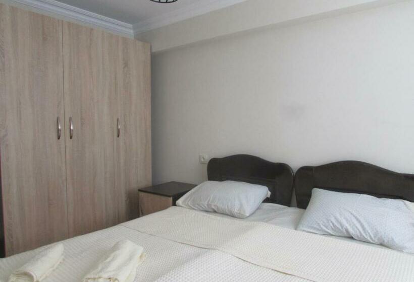 Pension (Hôtel basse catégorie) Super