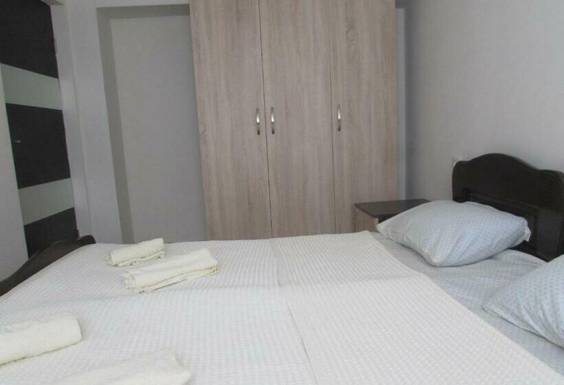 Pension (Hôtel basse catégorie) Super