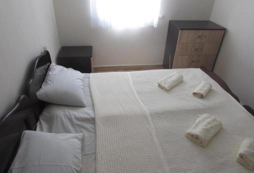 Pension (Hôtel basse catégorie) Super