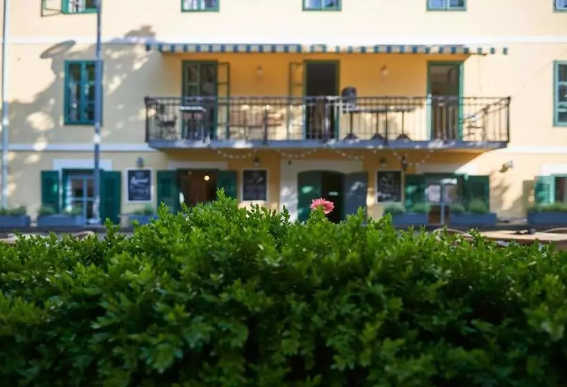 Postel Hostel