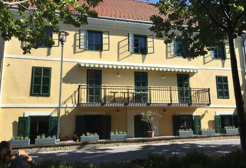 Postel Hostel