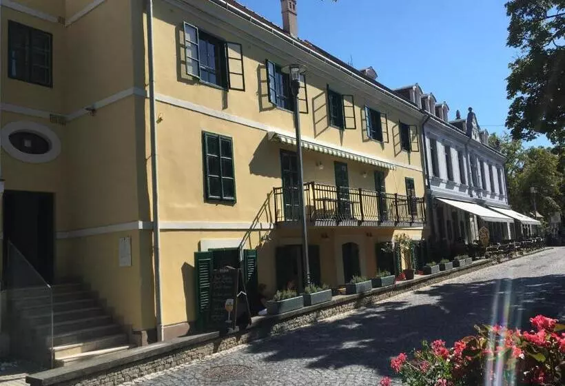 Postel Hostel