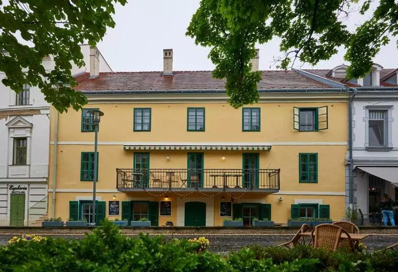 Postel Hostel