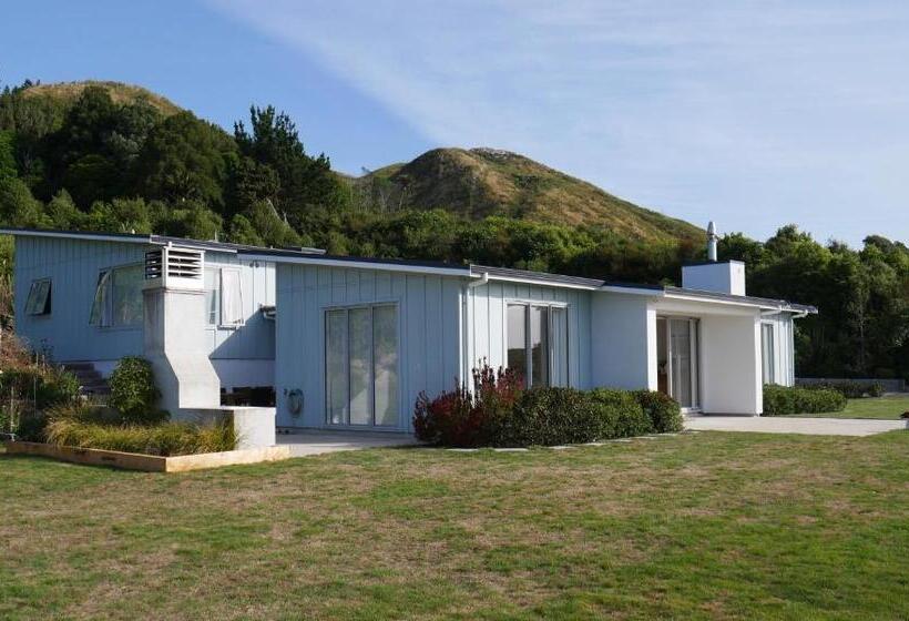 Aston Road Villa Bed & Breakfast