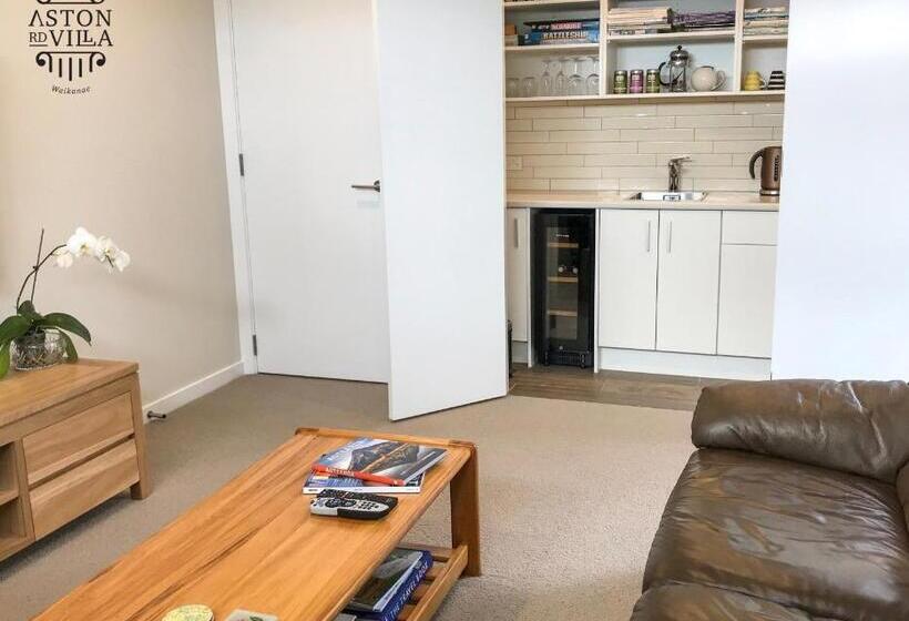 Aston Road Villa Bed & Breakfast