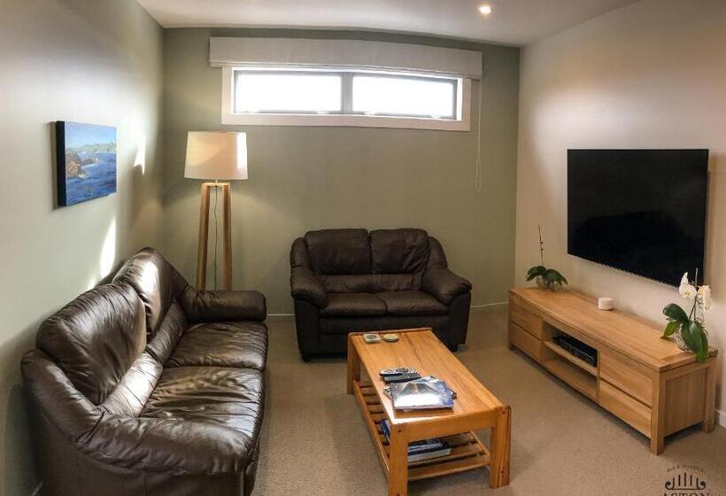 Aston Road Villa Bed & Breakfast